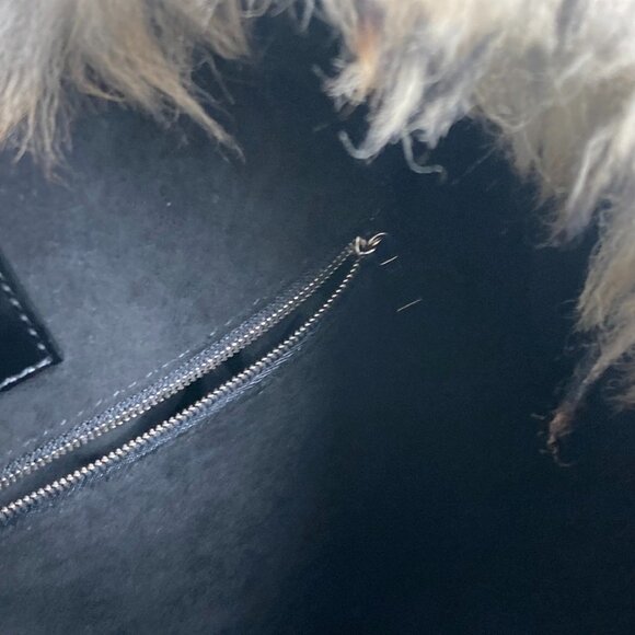 LOUIS VUITTON Black Leather Shoulder Bag - Picture 9 of 16